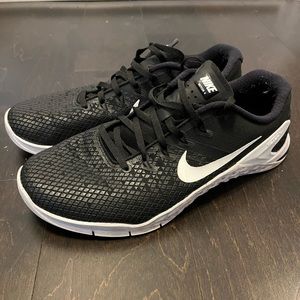 Nike Metcon 4 size 9 in Black